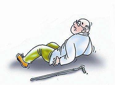56歲老人散步時意外摔倒引發(fā)骨折，25保額遭拒賠，憑什么？